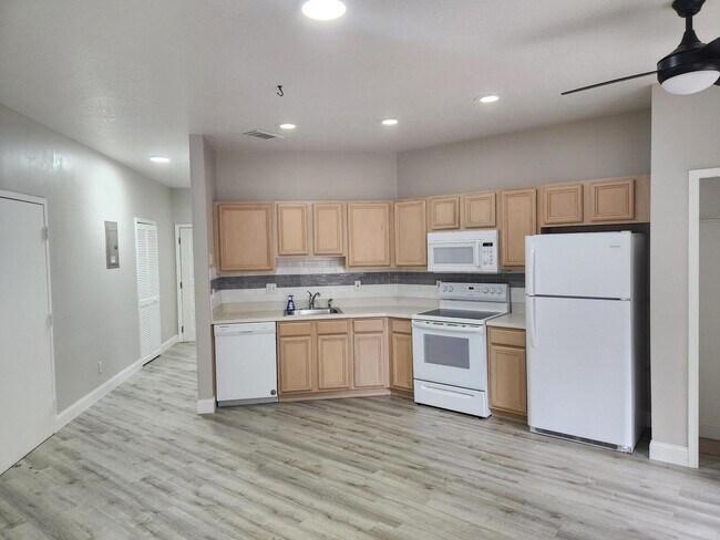Building Photo - 9850 Perfect Dr