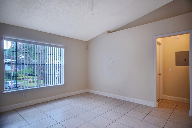 Building Photo - 5405 Lake Margaret Dr