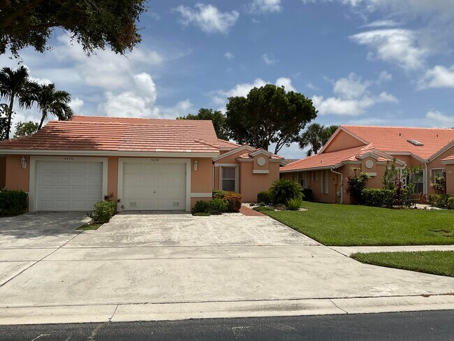 Foto del edificio - 5574 Royal Lake Cir
