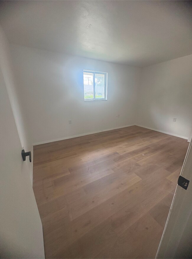 Foto del edificio - 437-439-439 Forest St