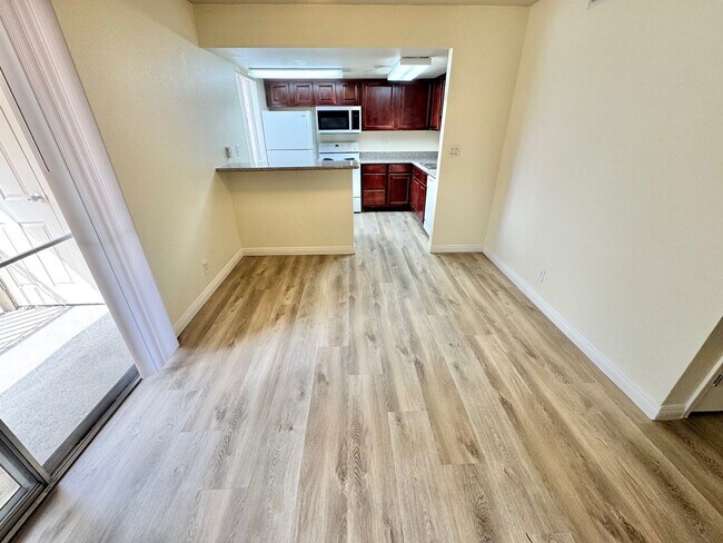 Foto del edificio - 5422 River Glen Dr