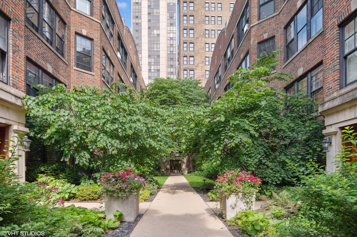 Foto principal - 2311 N Commonwealth Ave