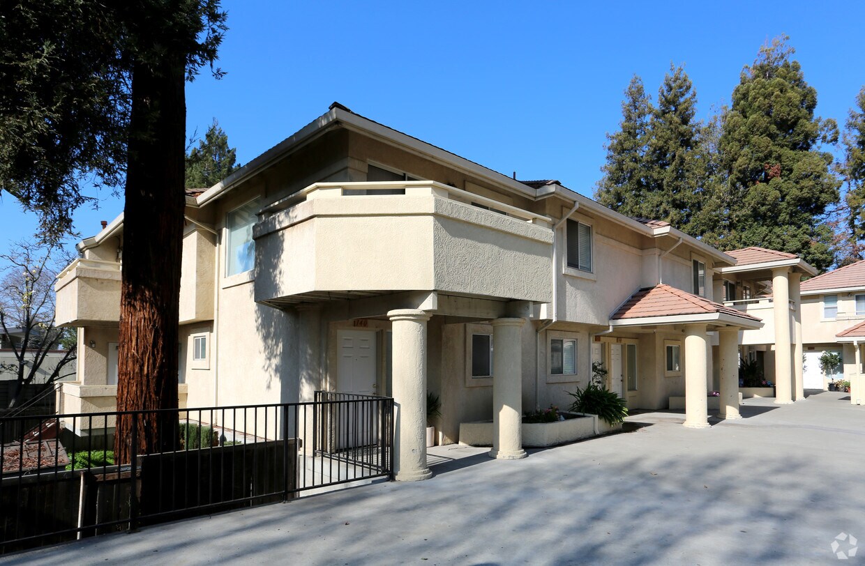 Foto principal - 140-182 E Lewelling Blvd