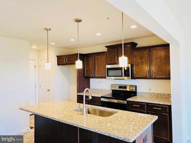 Building Photo - 9 Shillington Ln