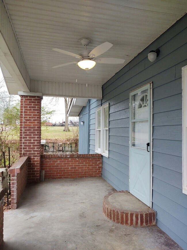 Building Photo - 308 Hardy Ave