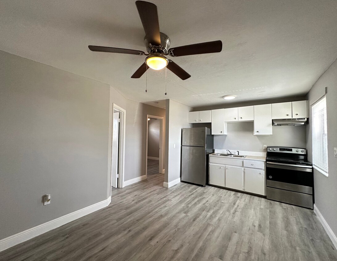 Living room/kitchen space - 639 SW 5th St