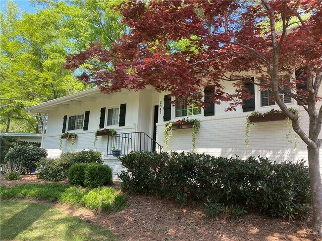Foto del edificio - 2841 Cravenridge Dr NE