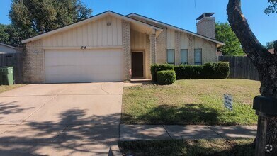Building Photo - 3705 Fort Hunt Dr