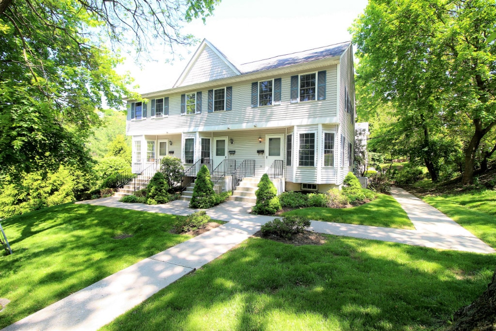 Primary Photo - 33 N Moger Ave