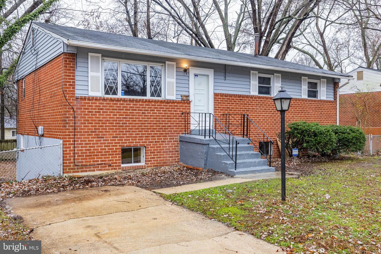 Primary Photo - 1320 Woodlark Dr