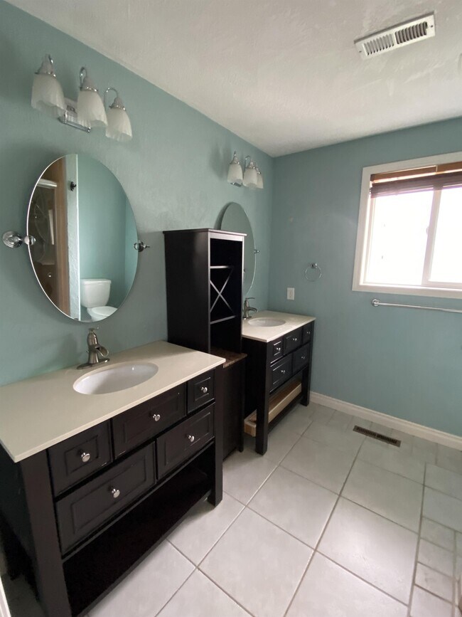 Foto del edificio - 2562 Ashwood Ct