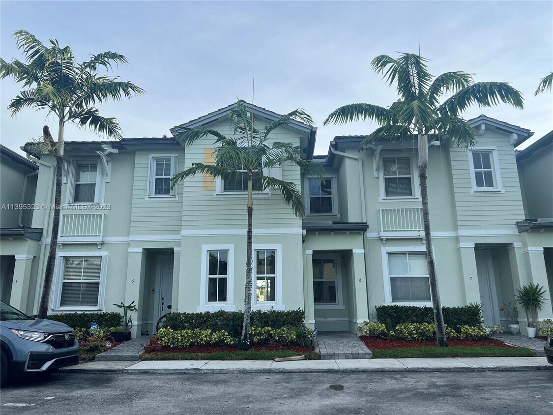 2935 SE 1st Dr Unit 6, Homestead, FL 33033 Condo for Rent in Homestead, FL