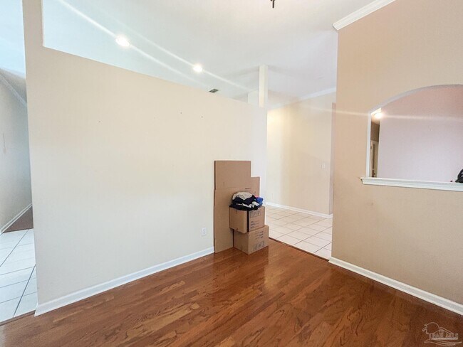 Building Photo - 1192 Longwood Dr