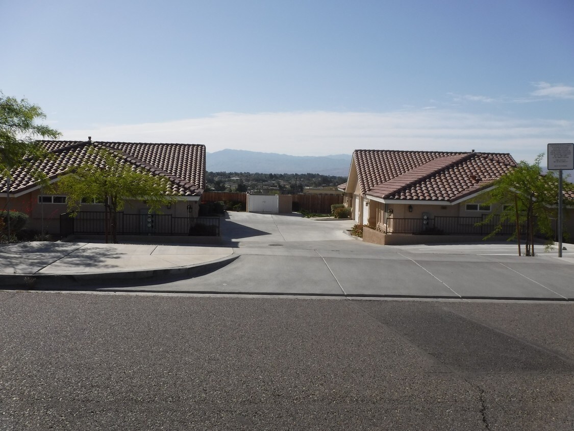 Building Photo - 4 Unit Multifamily