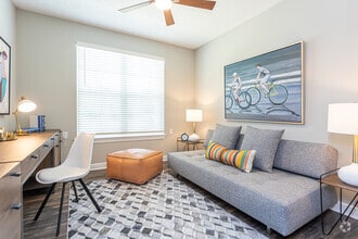 2BR, 2BA - 987SF - Blu on the Boulevard