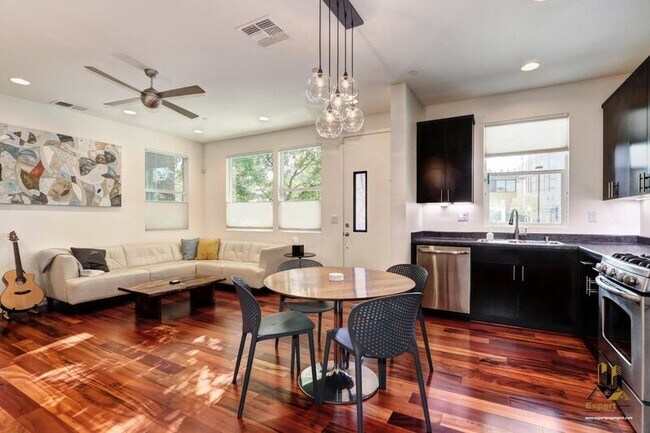 Photo - 867 Graphite Ln House