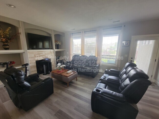 Foto del edificio - 4801 Pinehurst Dr