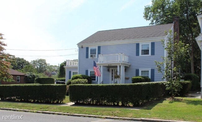 Foto del edificio - 3 br, 2 bath House - 51 Eustis Ave