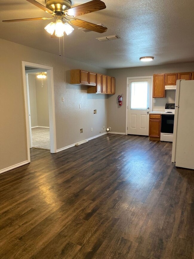 705 Miracle Ln Unit A, Cleburne, TX 76033 Room for Rent in Cleburne