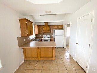 Building Photo - 820 N Cross Ln