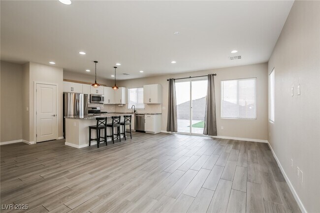 Foto del edificio - 2936 Sunday Silence Rd