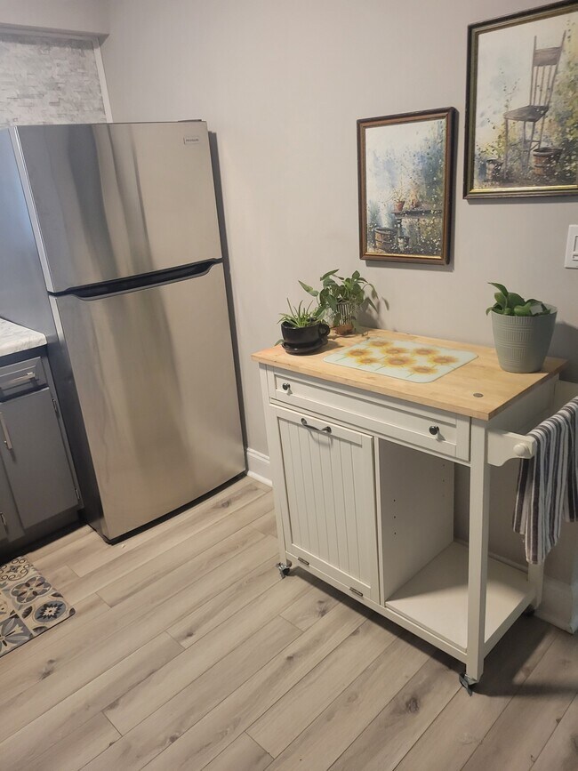 Kitchen area - 1503 20th St NW