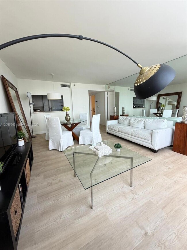 Foto del edificio - 540 Brickell Key Dr