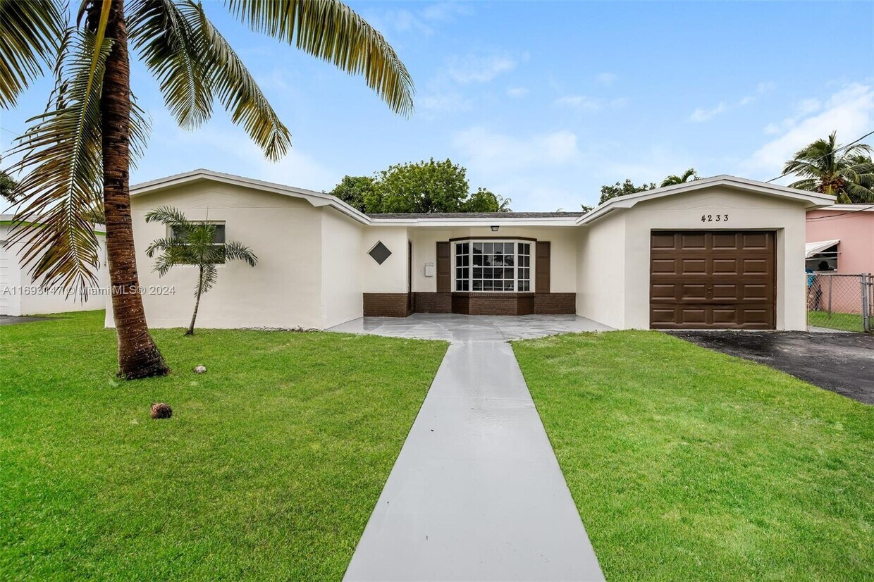 Primary Photo - 4233 NW 34th Way