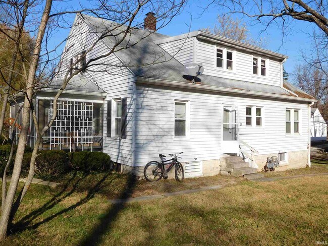 Building Photo - 517 S Swain Ave