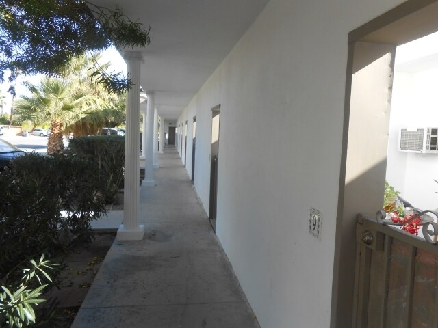 Building Photo - 707 E Chuck Walla Rd