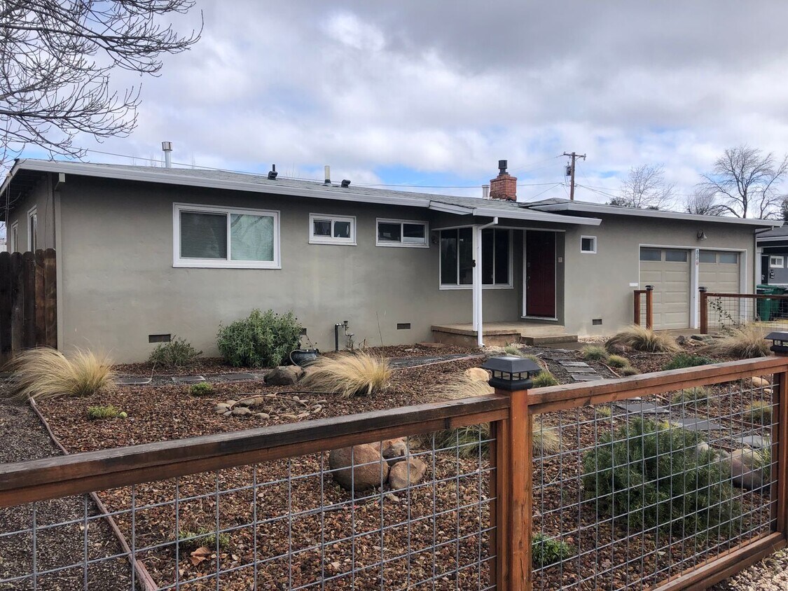 Primary Photo - Charming Home w/ Large Yard - Available SOON