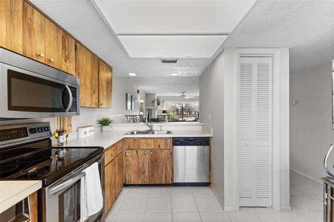 Foto del edificio - 104 Lakeview Ct