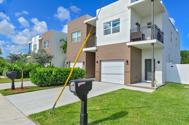 Foto del edificio - 460 NW 27th Ave