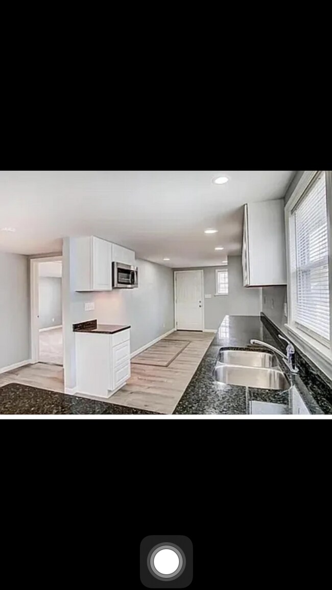 Building Photo - 2459 Atwood Ter