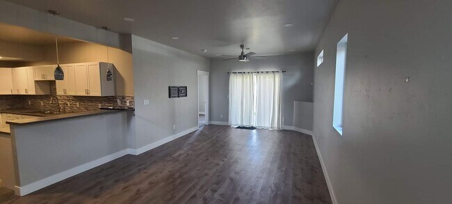 Building Photo - Brand NEW!!!  Great 3 bedroom 2.5 Bath duplex