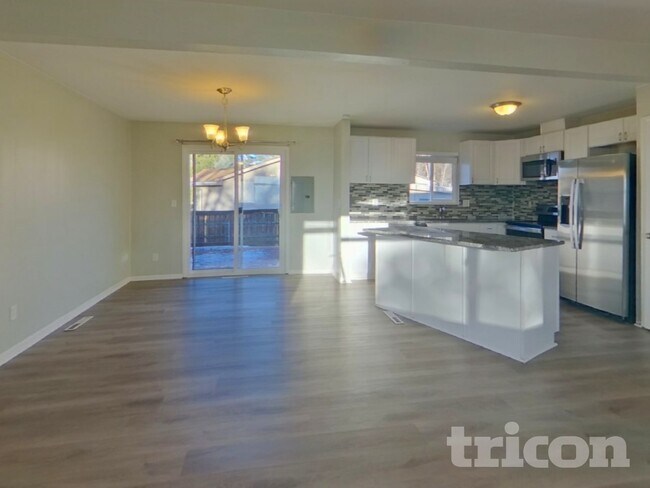 Foto del edificio - 4985 Montebello Dr