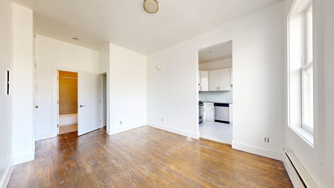Building Photo - 555 Eddy St