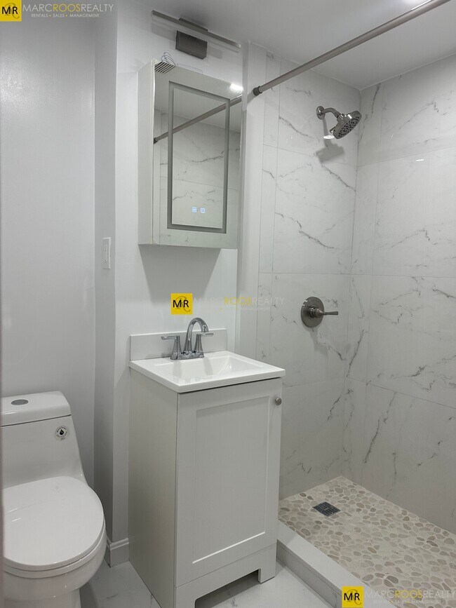 Foto del edificio - 484 Commonwealth Ave