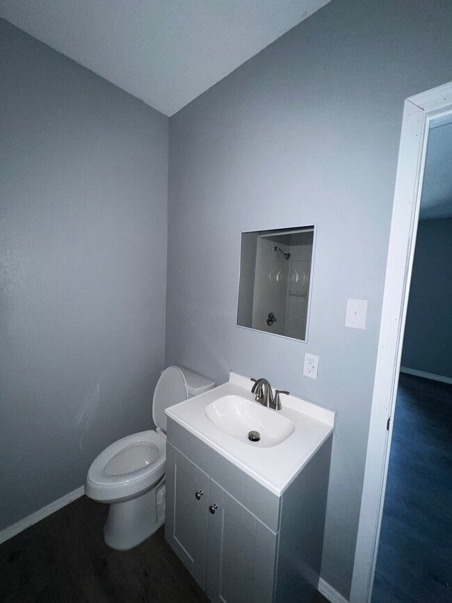 Building Photo - 509 E Kenedy Ave