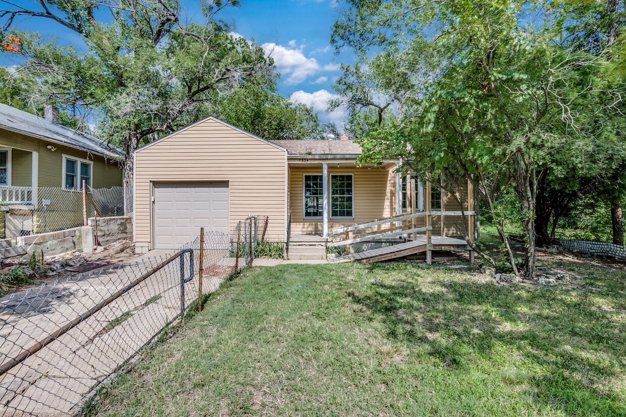Foto principal - 1334 N Estelle Ave