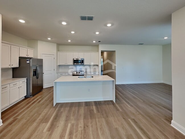 Building Photo - 3735 Ctr Cv Ln