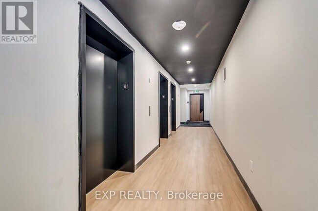 Photo du bâtiment - 1037 The Queensway