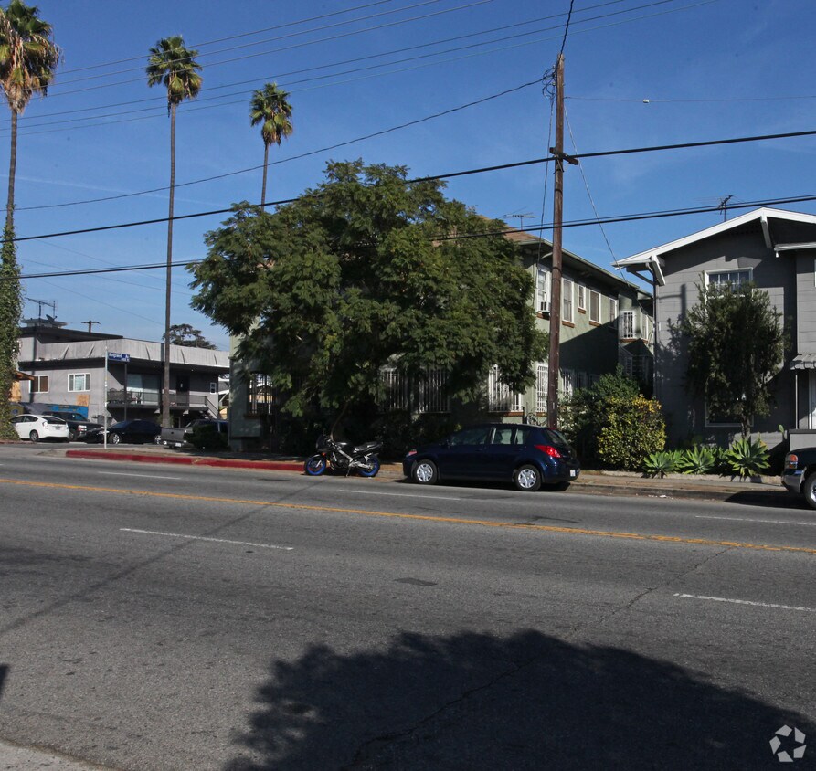 Building Photo - 1730 Hillhurst Ave