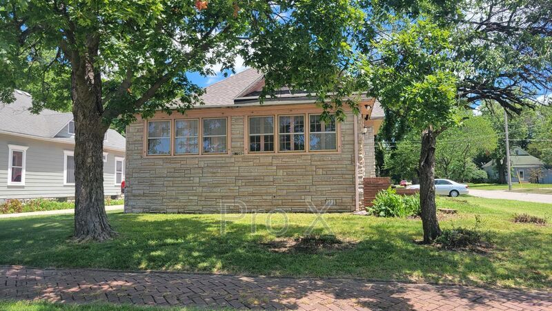 Foto principal - 1702 N Broadway St
