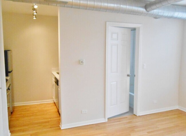 Foto del edificio - 2520 W Leland Ave