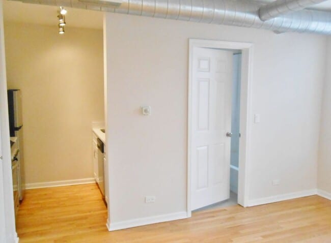 Building Photo - 2520 W Leland Ave
