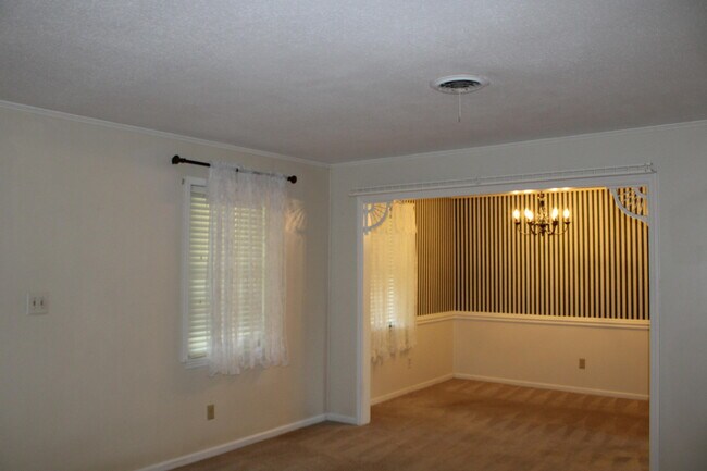 Foto del edificio - 2701 Partridge Pl