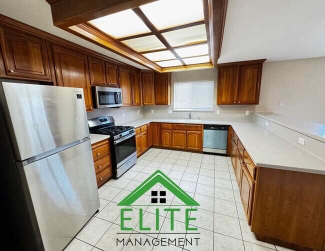 Foto del edificio - Charming and Spacious Home in North Sacram...