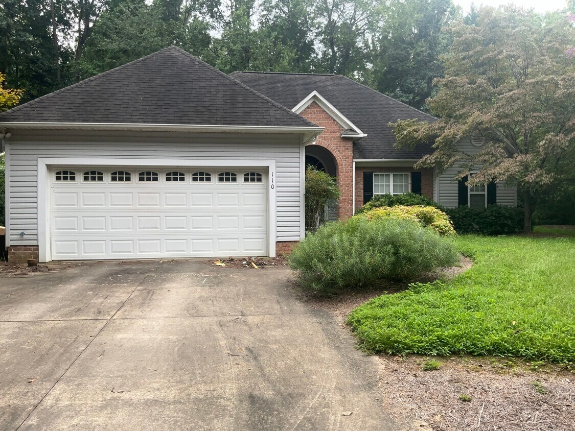 Foto principal - 110 New Hampton Ct
