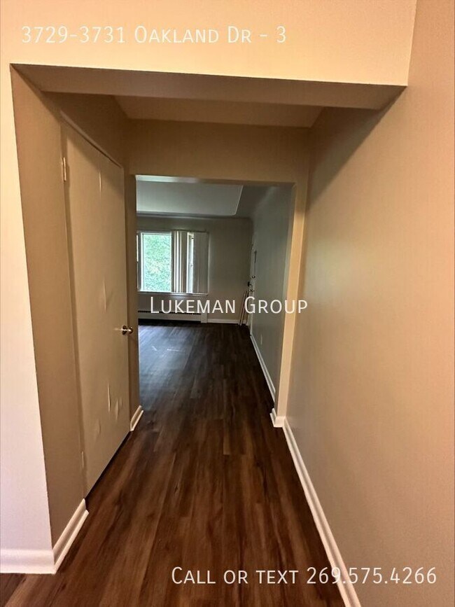 Building Photo - 3729-3731 Oakland Dr-3